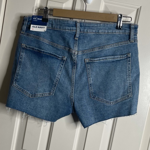Old Navy High Rise O.G. Straight Cut off Shorts Smooth Pockets! - Picture 2 of 10